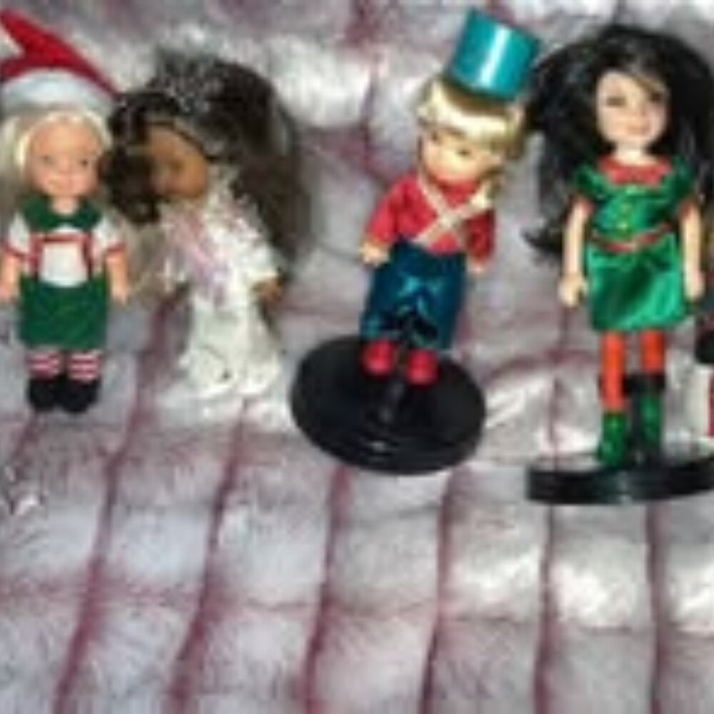 Lot of 7 Matel Kelly doll and friends